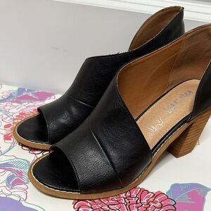 Mi.iM Black Open-Toe Block Heels